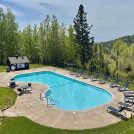 North Shore ski-in/ski-out loft with hot tub: Lutsen şehrinde bir otel