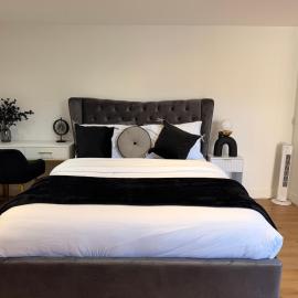 Gatwick LUXURY STUDIO FLAT، فندق في كراولي