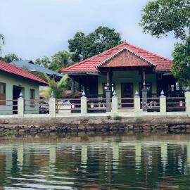 Kalathil Homestay Serene Waterfront Heritage Home, Hotel in Champakulam