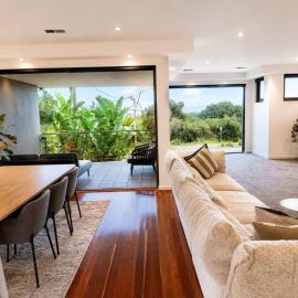 Melbourne Beachfront Residence with Panoramic Views – hotel w mieście Black Rock North