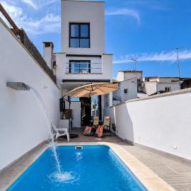 Lovely Home In Cuevas De San Marcos
