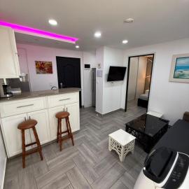 Apartment with Sea View, 5 Minutes from the Beach