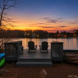 Lakeside Escape Hot Tub Private Dock Ski, khách sạn ở Tobyhanna