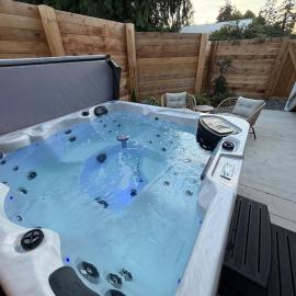 The Fin and Fir Ocean View Suite with Hot Tub