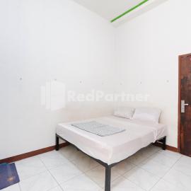 Ombai Guest House 27 Syariah Mitra RedDoorz, Hotel in Kertapati