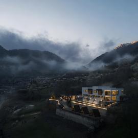 NINE PEAKS: Jiuzhaigou şehrinde bir otel