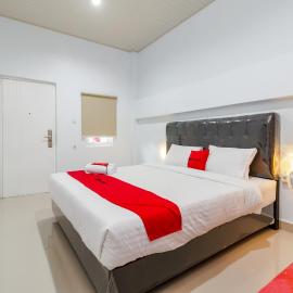 RedDoorz Plus near Palembang Icon Mall 2, hotel in Palembang