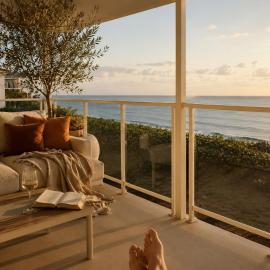 Absolute Beachfront Escape Family Retreat, hotel u gradu Mandura