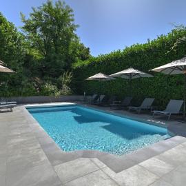 Logis Hotel Le Petit Casset, hotel u gradu 'La Boisse'