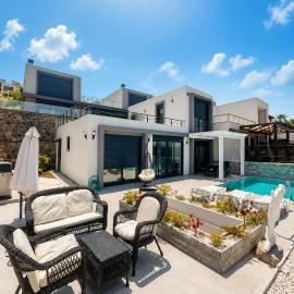 Stunning 3-Bedroom Sea View Villa with Private Pool, Garden & BBQ in Yalıkavak, Bodrum, hotel in Bodrum City
