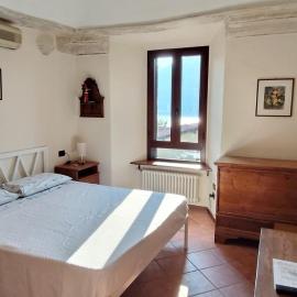 Dimora Fenni - Appartamento elegante nel cuore di Monte Isola con Wi-Fi e aria condizionata, hotel u gradu Monte Izola