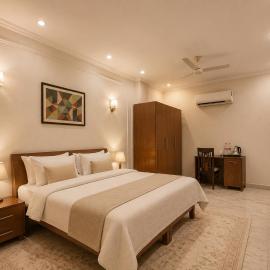 Hotel Heaven Silk 108, Near Galleria Market & Phase I Metro, hotel u gradu Gurgaon