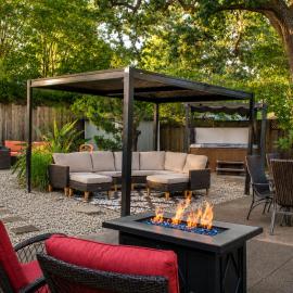 Outdoor Sonoma Escape with Hot Tub and Large Yard, hotel di Sonoma