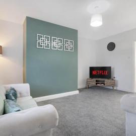 Relaxing 2BR in Billy Row WiFi by Stay With Us