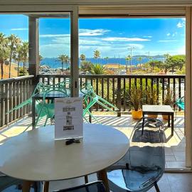 Apartment seafront in Gassin