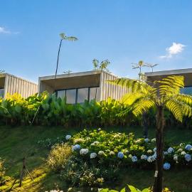 Grand Luxcamp Soebi Farm Cikole by Horison, hotel v destinácii Tangkubanperahu
