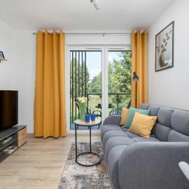 Przytulne Apartamenty Blisko Gór z Balkonem i Parkingiem by Noclegi Renters