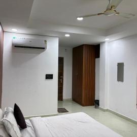 PLAY HOTEL BUDHA TOWER sector 18 metro, hotel en Noida