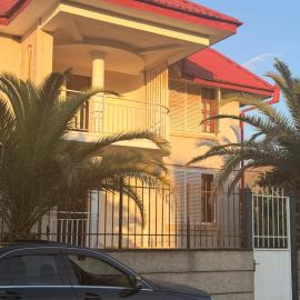 Tinano, Hotel in Kuchkisabano