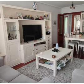 2 bedroom 2 bathroom apartment with pool and garage, hotel di Castro-Urdiales