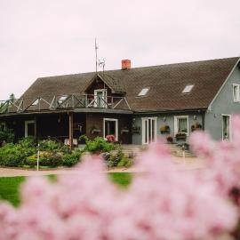 Ēmužas, hotel in Dārte
