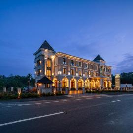 HOTEL MARIAPARk, хотел в Vāzhākulam