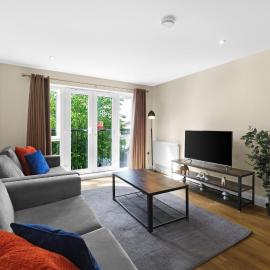 Heathrow Living 2BDR 2BA Apt by 360 Stays - Apt 12, hotel di Stanwell