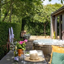 Amber Lodge, Strawberryfield Park - Hot Tub - Free WiFi & Parking, hotell i Cheddar