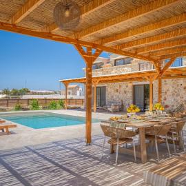 Alestone Villa by the sea, hotell i Vasilikos
