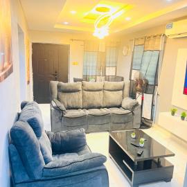 Oyejoke Guest house, hotel a Meran