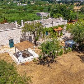 Lamia Terra 3BR, Terrace & BBQ - Happy Rentals, hotel in Castellana Grotte