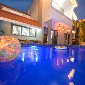 II EMPYREAN STAYS II CELESTIAL UNICORN VILLA II 3BHK II AC II PRIVATE POOL Il、ロナバラのホテル