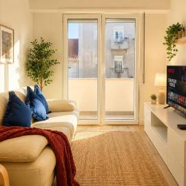Charming 2-Bedroom Apartment in Almada, Near Lisbon