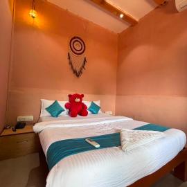 Roots, hotel in Pune