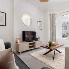 Stylish Southport Home Sleeps 4, Hotel in Southport