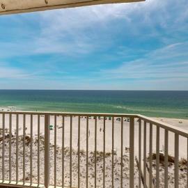 6th-floor coastal bright condo - beach service included steps to restaurants