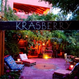 Krasberry Ježev brlog, hotell i Komen