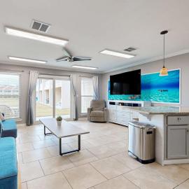 Ground-floor beach condo with a full kitchen shared saltwater pool & playground – hotel w mieście Destin
