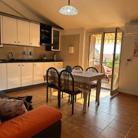 Breezy Terrace Apartment Casa MIA Scalea, hotel din Scalea