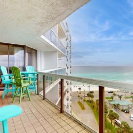 Cheerful 10th Floor Condo with Shared Pool & Hot Tub WiFi and Central AC, hotel a Destin