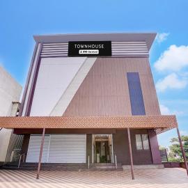 Super Townhouse KMF Dharwad Formerly Shri Durga Comforts: Dharwad şehrinde bir otel