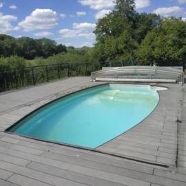 Chalet chaleureux à Louâtre avec piscine partagée, Hotel in Louâtre