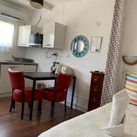 Pontault-Combault में, होटल MaisonTevy - Appart 2 Chambres-4lits-Terrasse-Jardin & Studio-Confort-Climatisation- Idéale-Pro-Tourisme