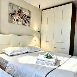 Master Room with Private Ensuite Near McDonald's