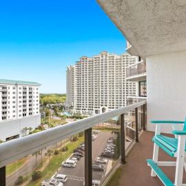 Gorgeous and well appointed efficiency with shared pool and beach access, Hotel in Destin