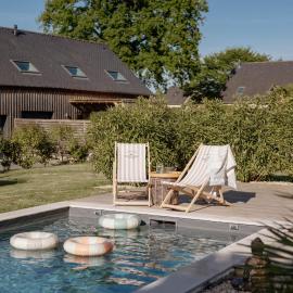Maison cosy avec spa et piscine chauffée en Bretagne - près Rennes et Vitré, hotell i Val-dʼIzé