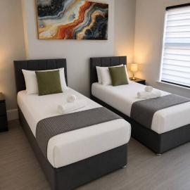Great corporate-families 3 bedroom newly renovated