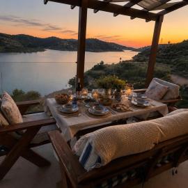 Meria Life Stone House with Lake View in Nature, hotel en Seferihisar