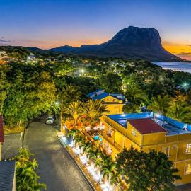 Lukshvilla private villa Le morne wind n kite surfers accomodation & car rental mauritius