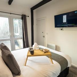 Charming Cottage Near Fields and Harry Potter Studios, hotel in Garston